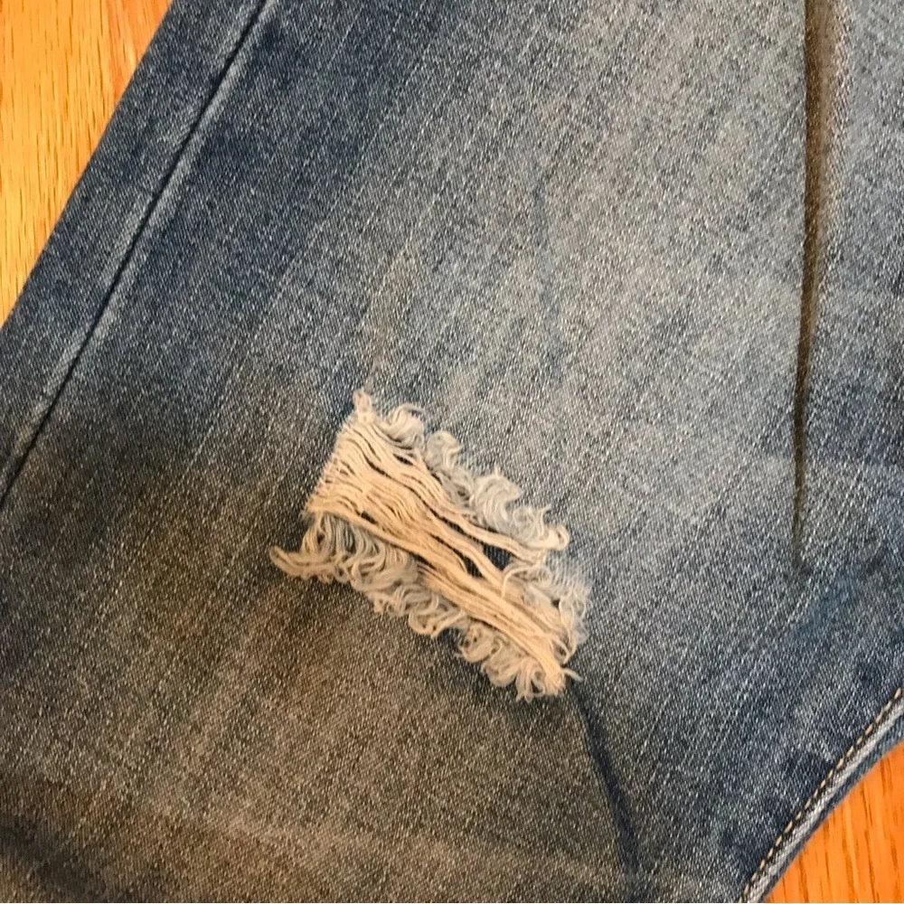 ▪️forever twenty one Distressed Jeans - Picture 2 of 8